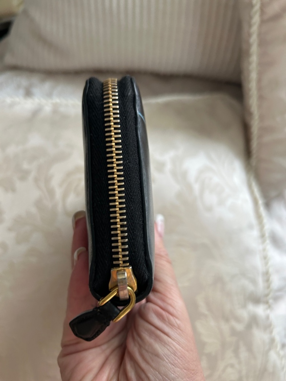 7013. Authentic Prada Black Leather Zip Wallet w/Turquoise Logo Detail & COA. - Picture 5 of 10